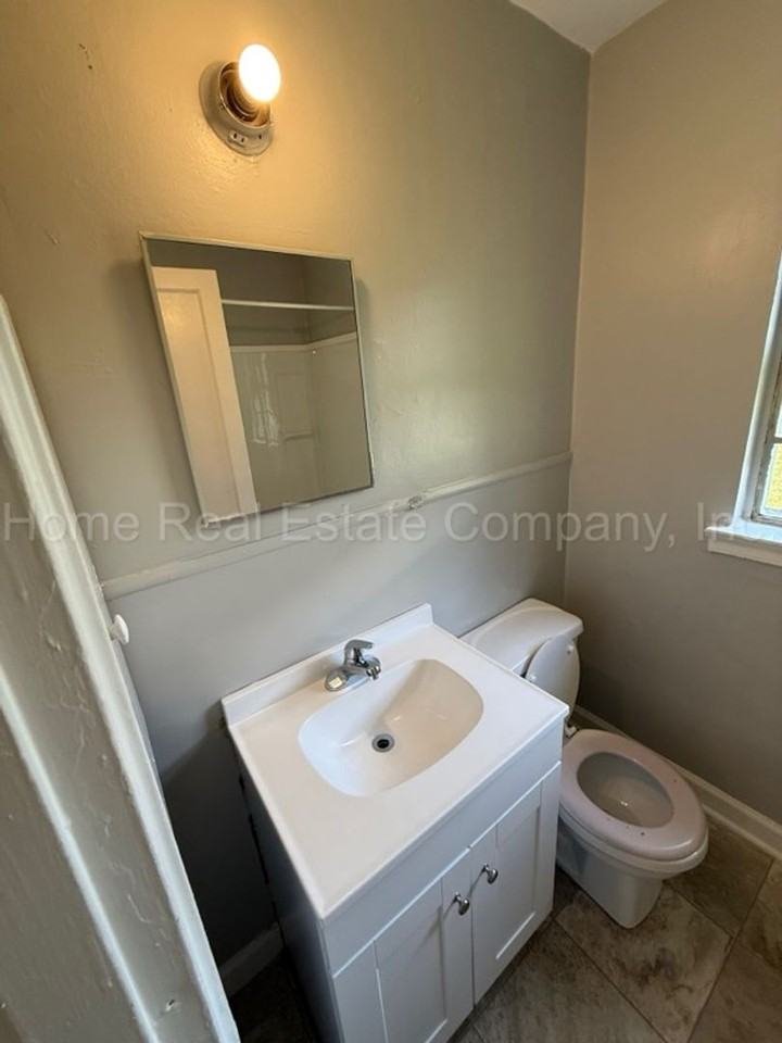 658 Clemson Cir - Photo 7 of 8