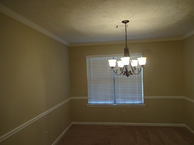 2940 Phillips Ct - Photo 2 of 14