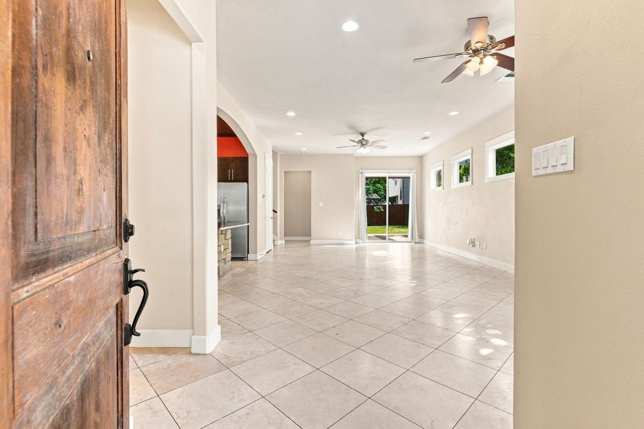 401 Zennia St - Photo 5 of 50