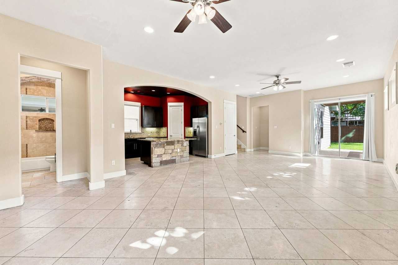 401 Zennia St - Photo 6 of 50