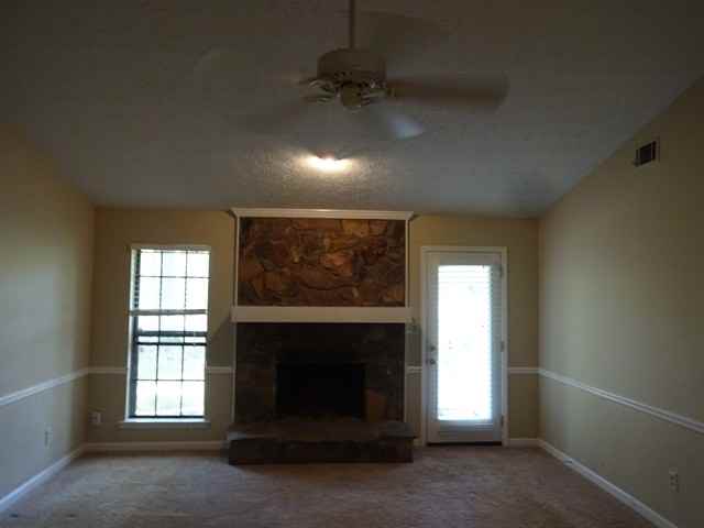 2940 Phillips Ct - Photo 3 of 14