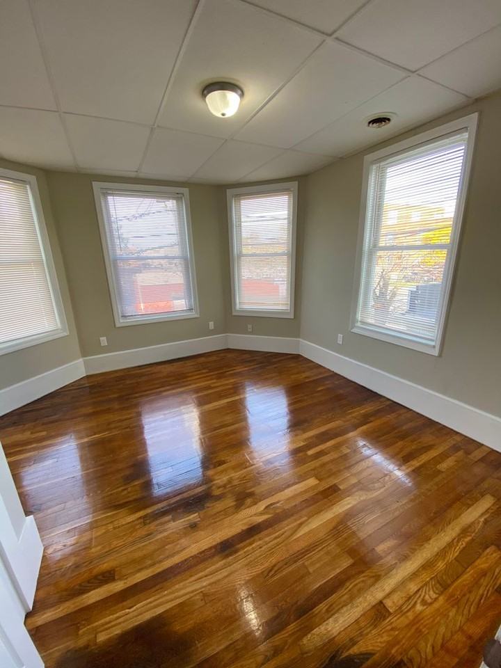 38 Neptune St #2L - Photo 3 of 4