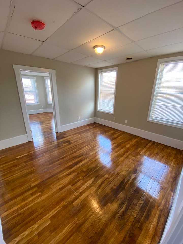 38 Neptune St #2L - Photo 4 of 4