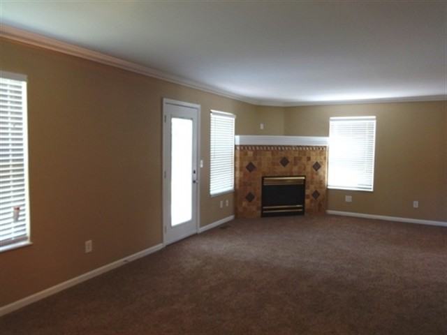 986 Vixen Dr - Photo 2 of 11