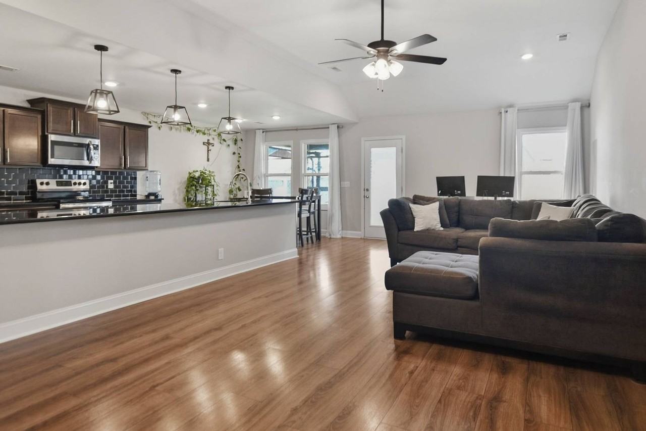 2909 Darrow Rd - Photo 2 of 16