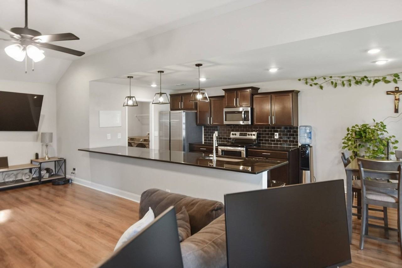 2909 Darrow Rd - Photo 4 of 16