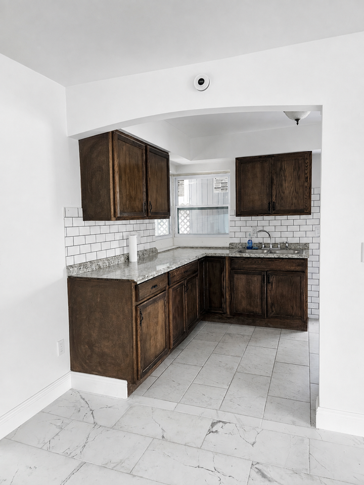 1315 E Hancock Dr - Photo 4 of 17