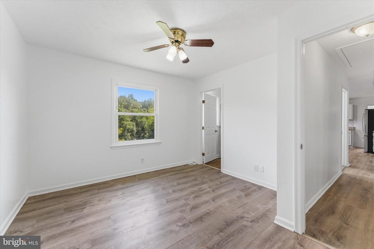 9359 Paradise Rd - Photo 6 of 17