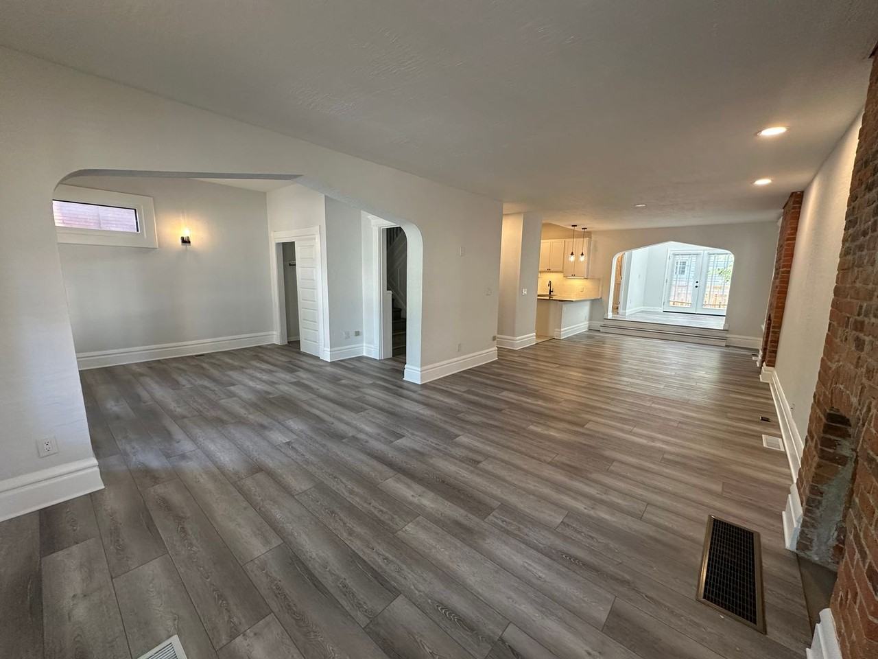353 W 8th Ave - Photo 7 of 38