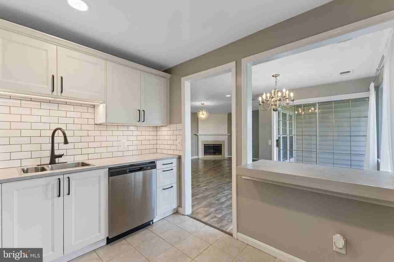 8244 Catbird Cir #101 - Photo 3 of 21