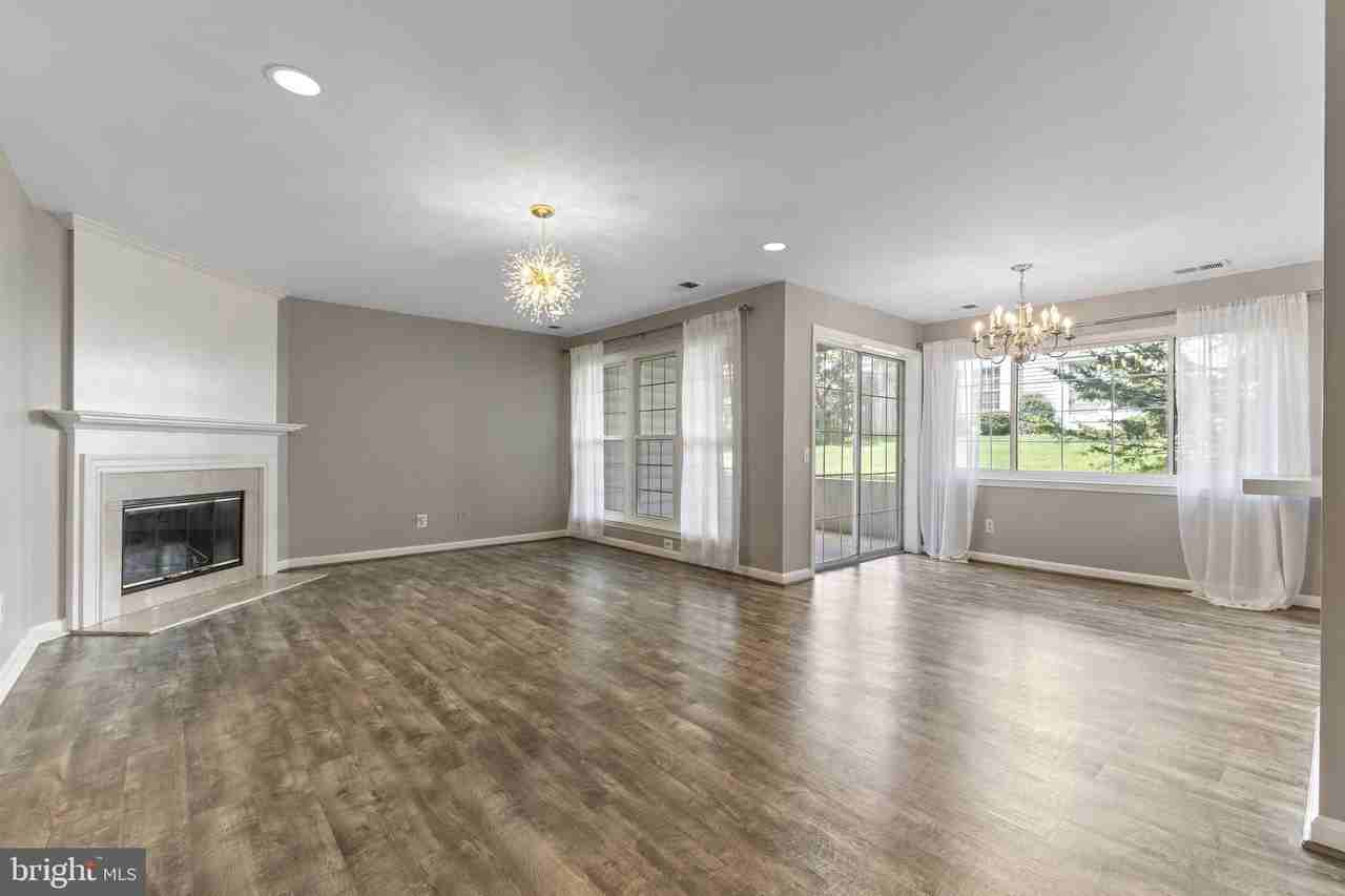 8244 Catbird Cir #101 - Photo 4 of 21