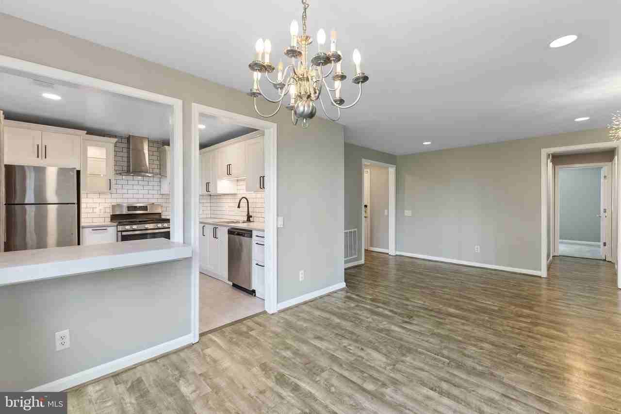 8244 Catbird Cir #101 - Photo 5 of 21