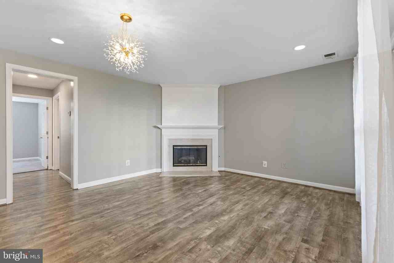 8244 Catbird Cir #101 - Photo 7 of 21