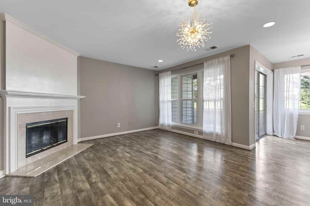 8244 Catbird Cir #101 - Photo 5 of 21