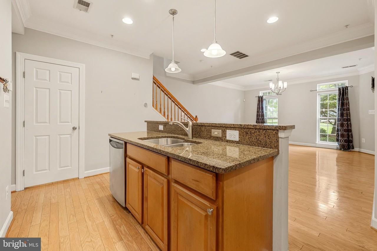 5718 Callcott Way - Photo 4 of 35