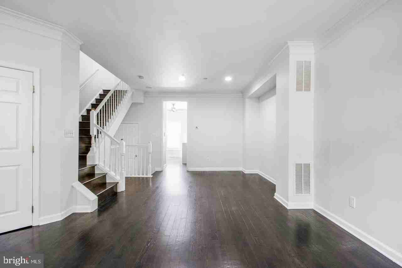 8830 Mansion View Ct - Photo 2 of 30