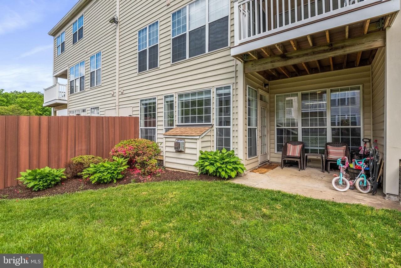 8202 Catbird Cir #101 - Photo 7 of 22