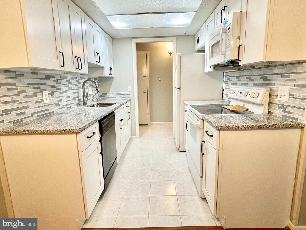 11623 Stoneview Sq #11C - Photo 3 of 32