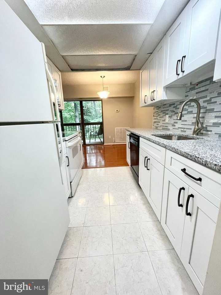 11623 Stoneview Sq #11C - Photo 5 of 32