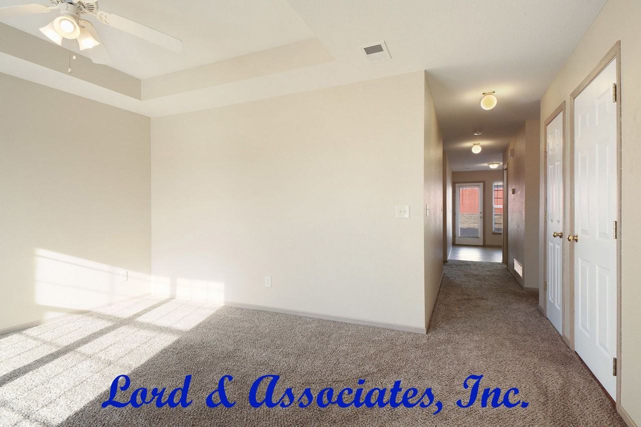 309 Ne 7th St Apt B - Photo 2 of 13