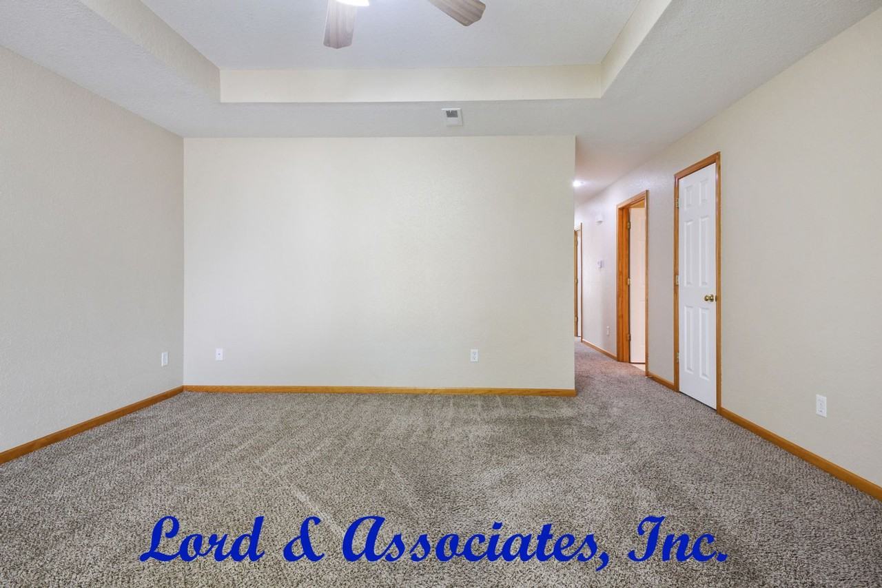 2222 Thomas St - Photo 2 of 14