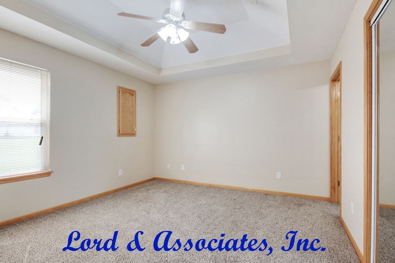 2222 Thomas St - Photo 6 of 14