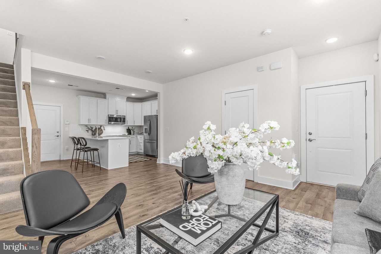 238 Van Buren St - Photo 6 of 44