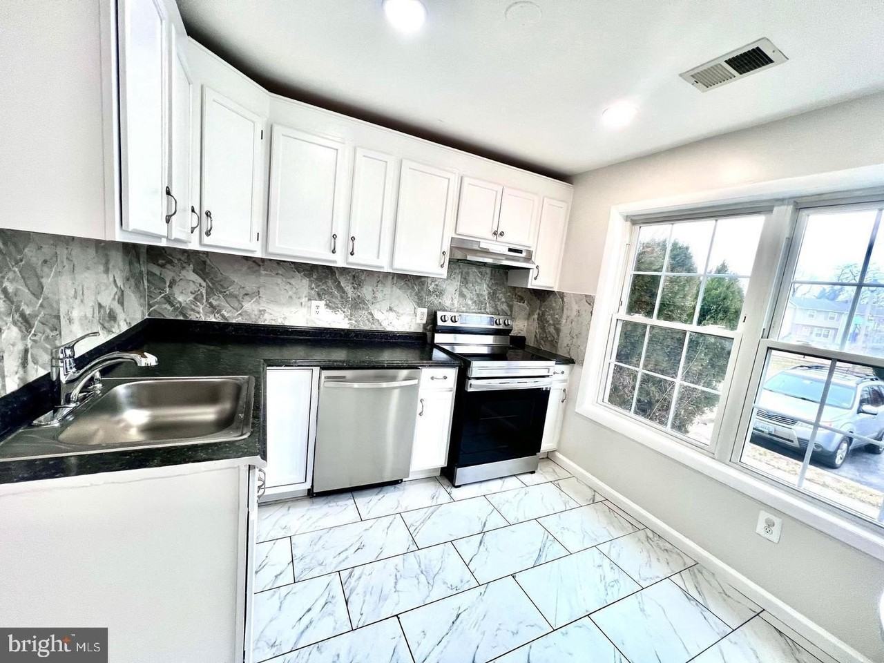 1338 Redbud Ct - Photo 5 of 26