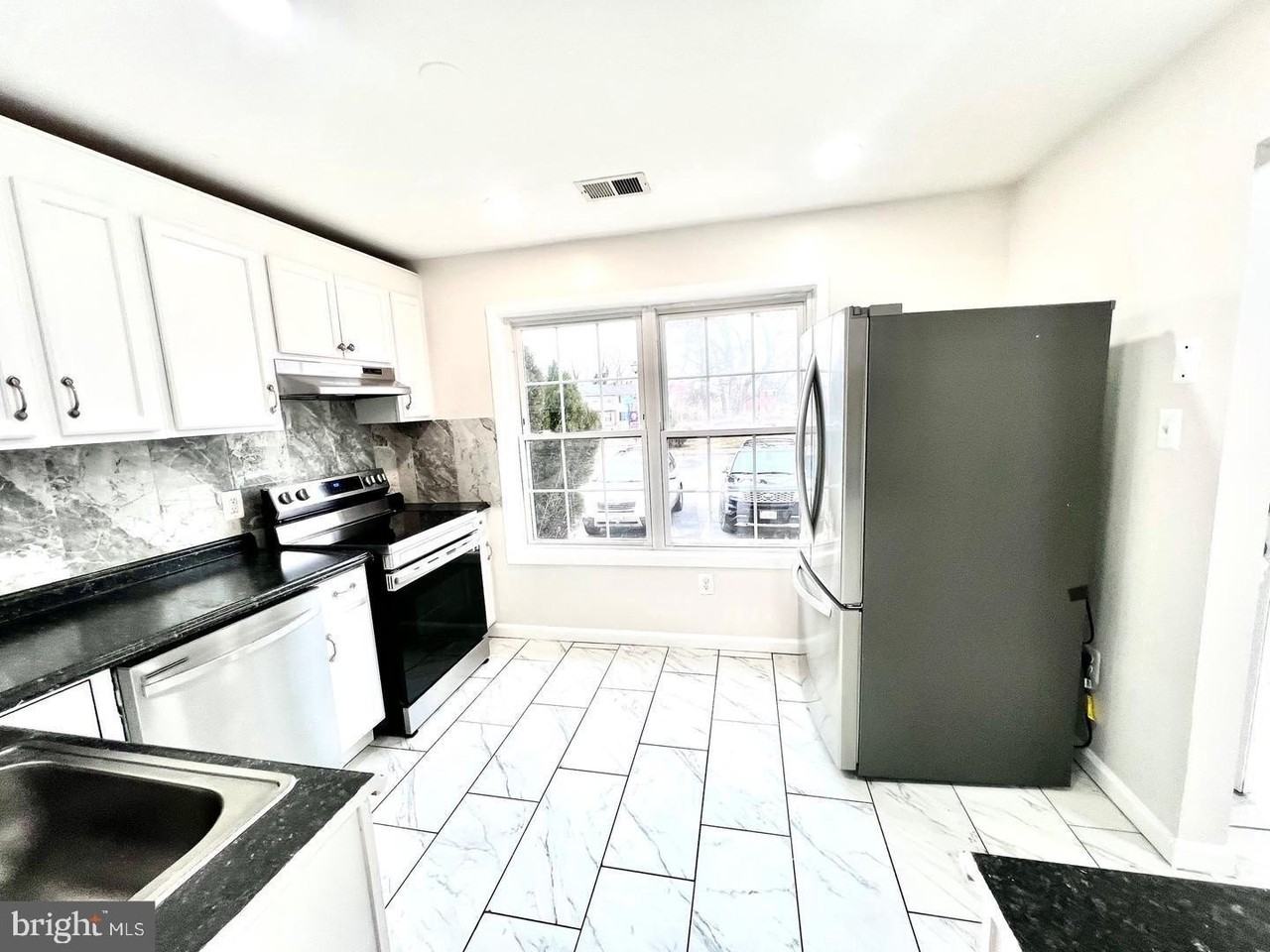 1338 Redbud Ct - Photo 6 of 26