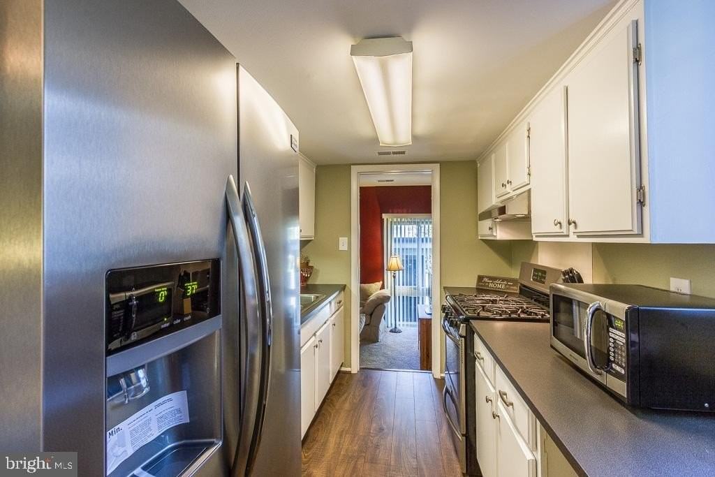 12709 Kingsbury Ct - Photo 4 of 28