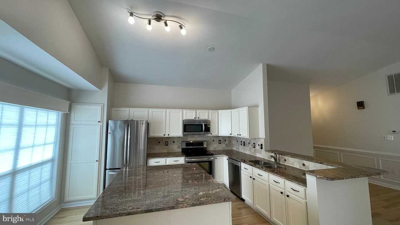 8 Taber Ct - Photo 4 of 19