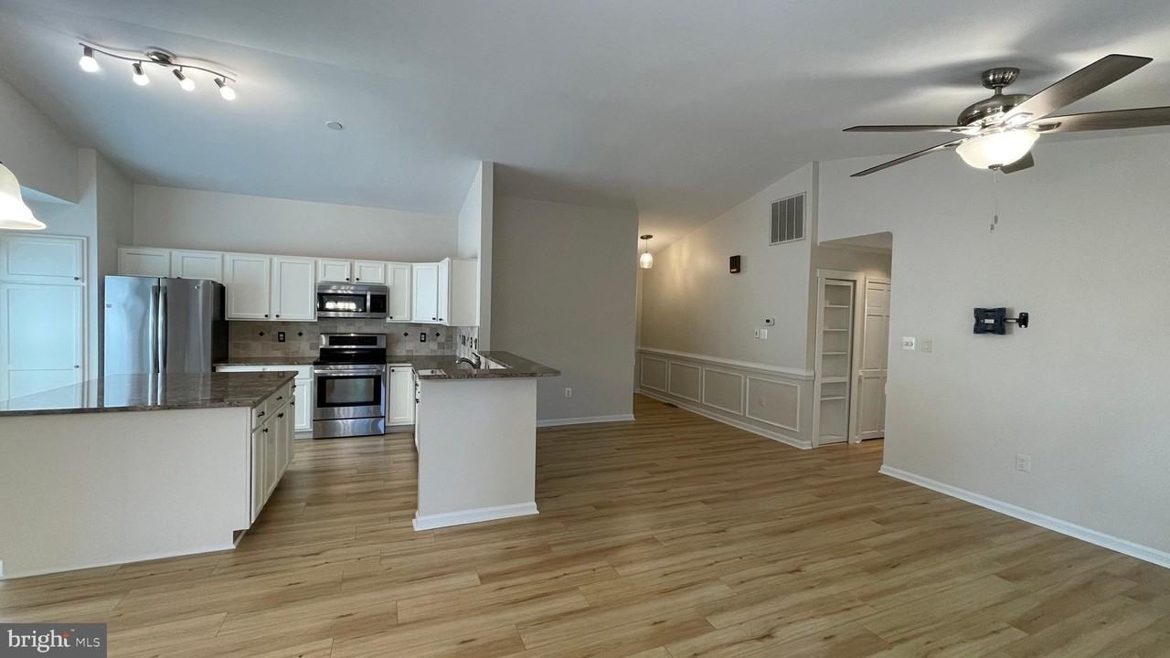 8 Taber Ct - Photo 6 of 19