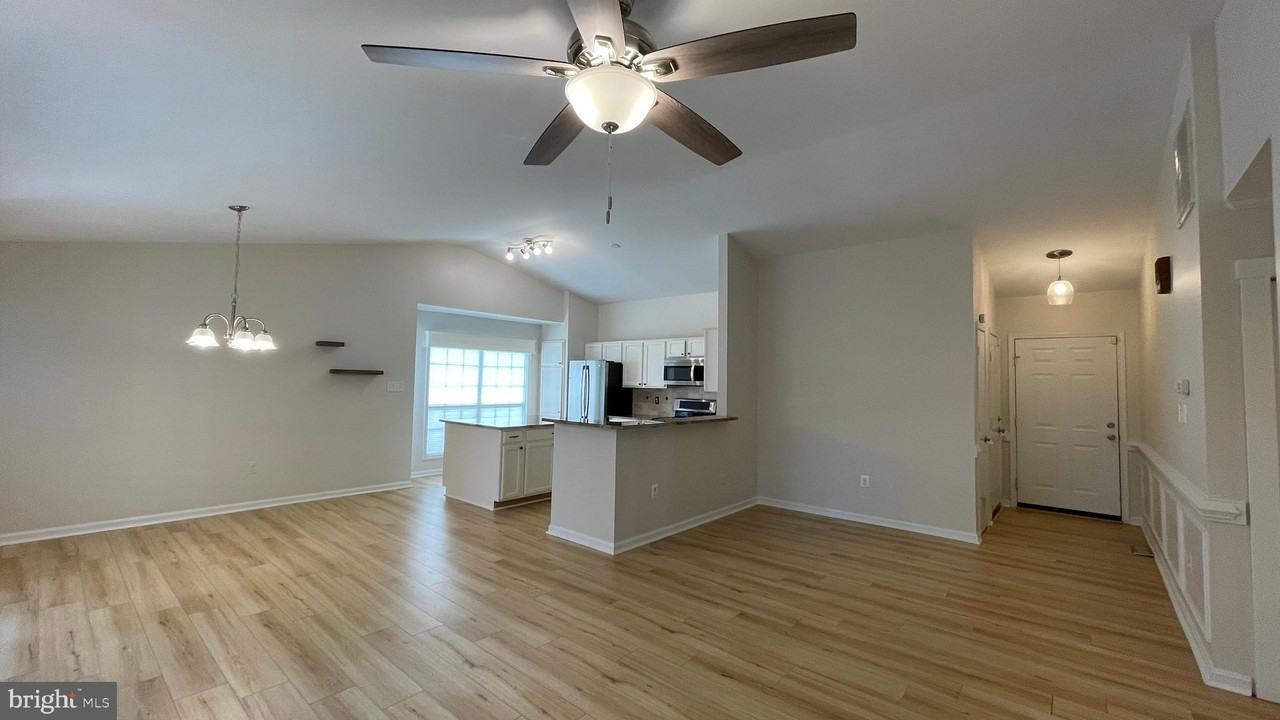 8 Taber Ct - Photo 7 of 19