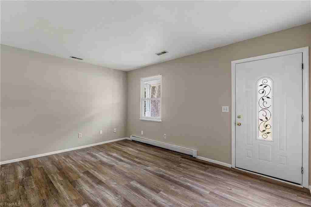3005 Kilkenny Ave - Photo 3 of 31