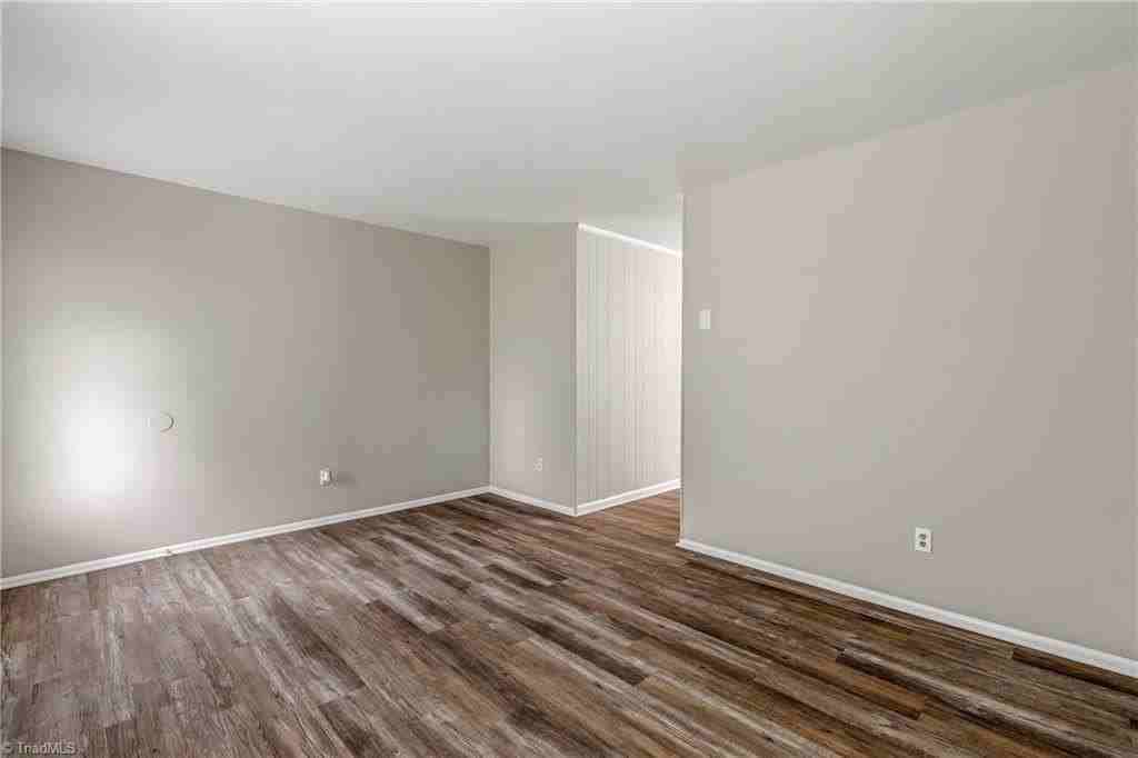 3005 Kilkenny Ave - Photo 5 of 31