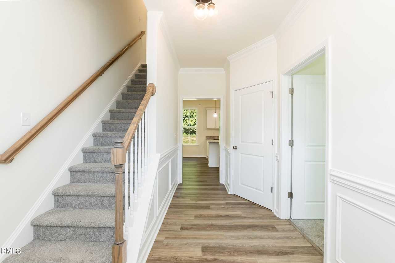 395 Oak Park Blvd - Photo 7 of 31