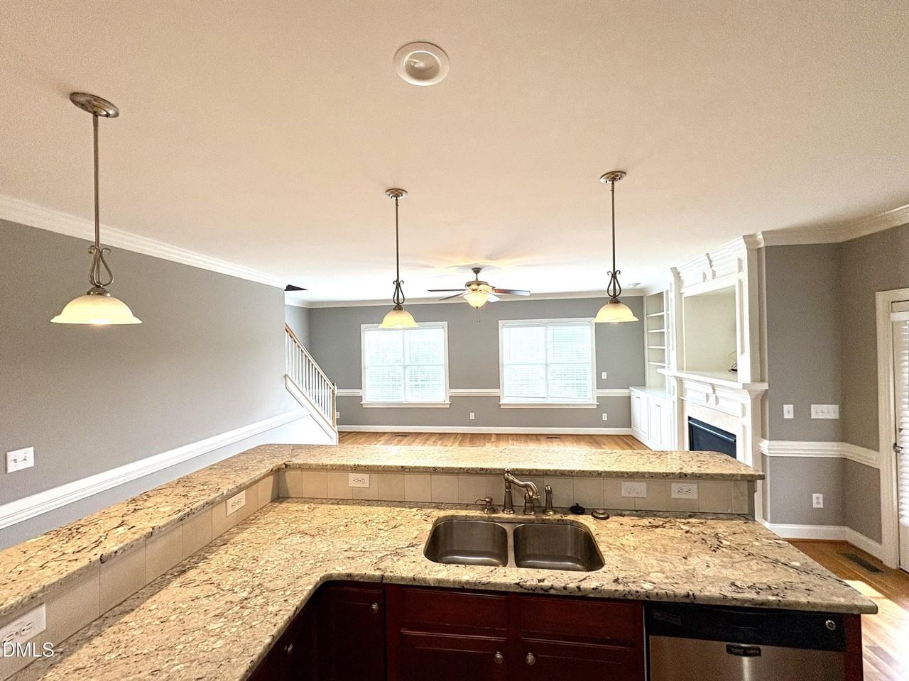 1315 Center St - Photo 5 of 23
