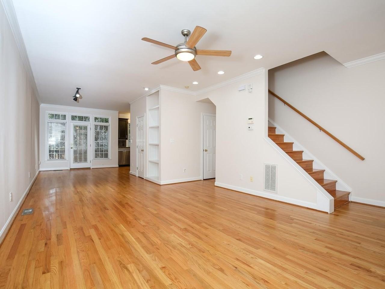 710 Parkham Ln - Photo 4 of 32