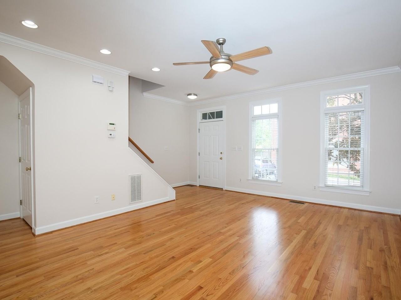 710 Parkham Ln - Photo 7 of 32