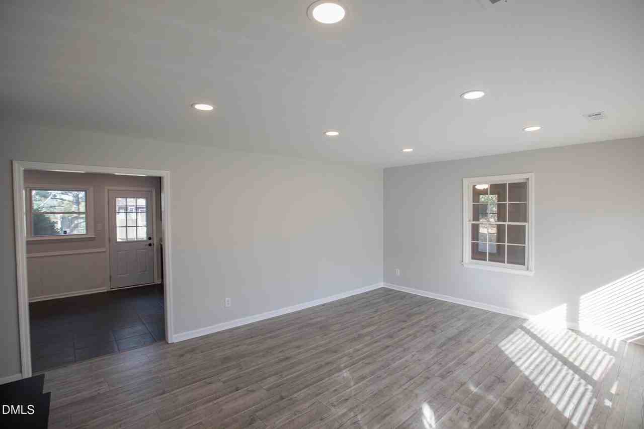 701 Chandler Rd - Photo 3 of 29