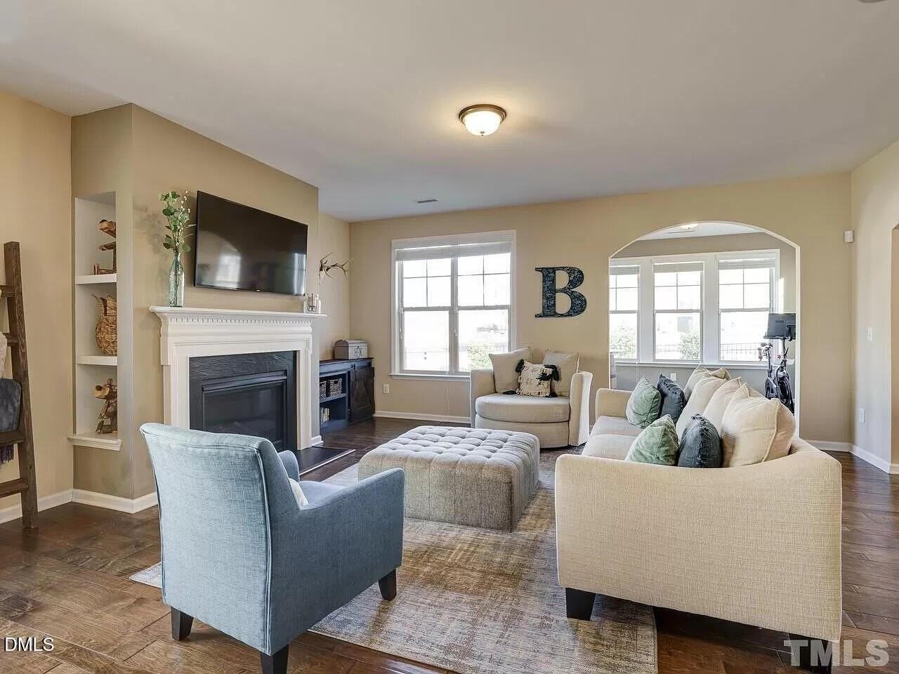207 Maple Walk St - Photo 2 of 18