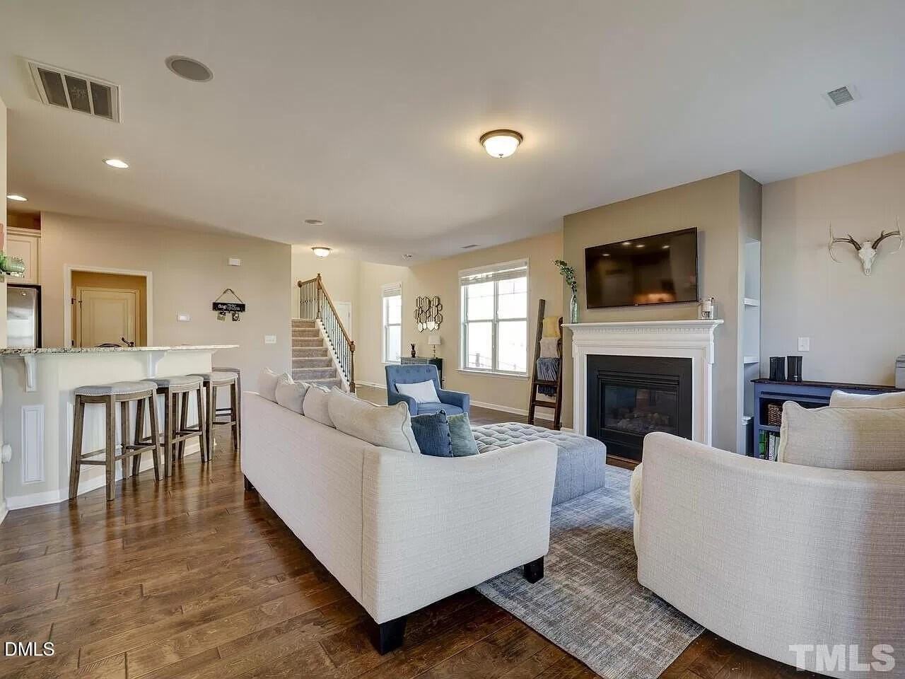 207 Maple Walk St - Photo 5 of 18
