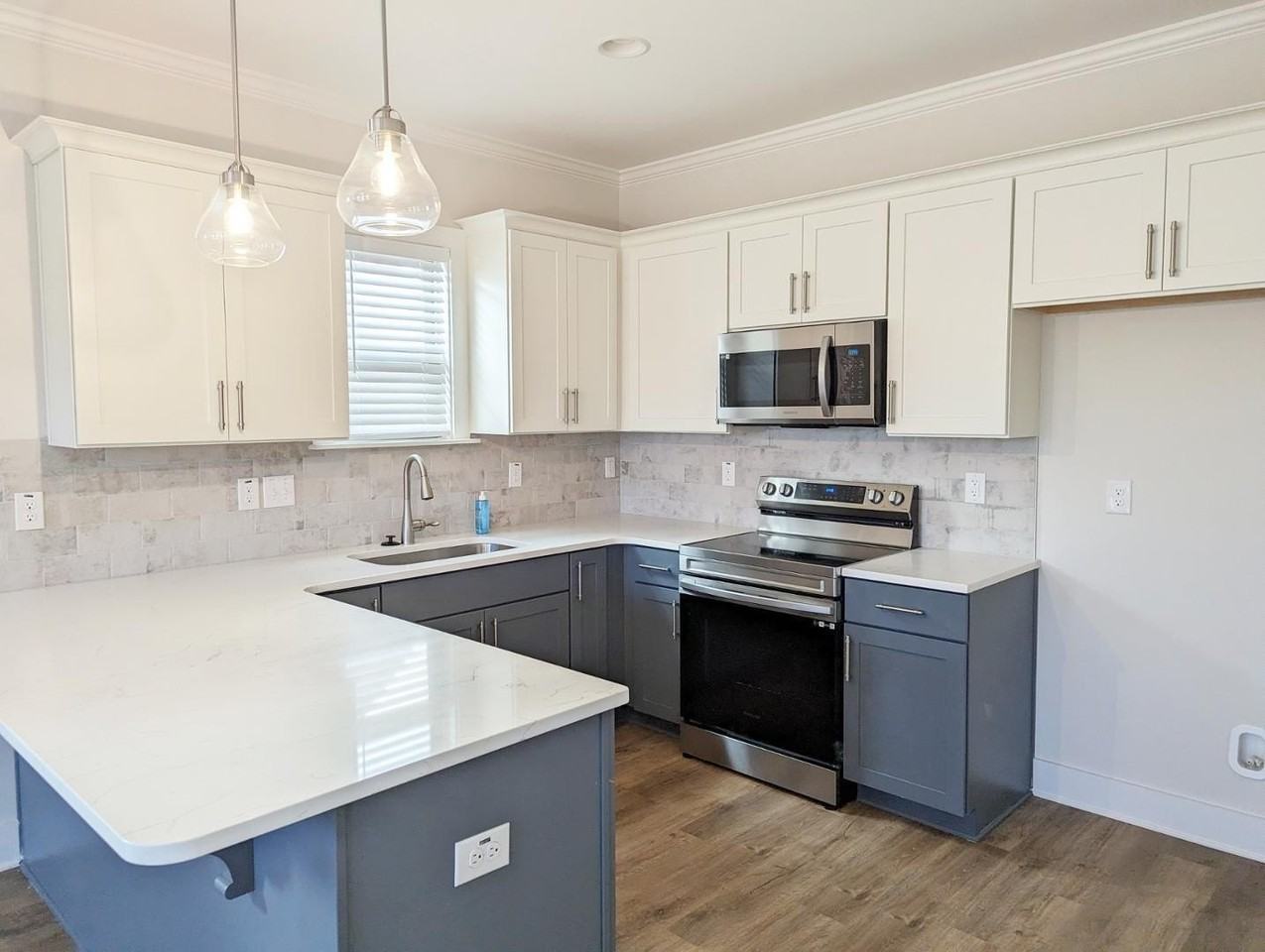 701 Grant St #A - Photo 4 of 23