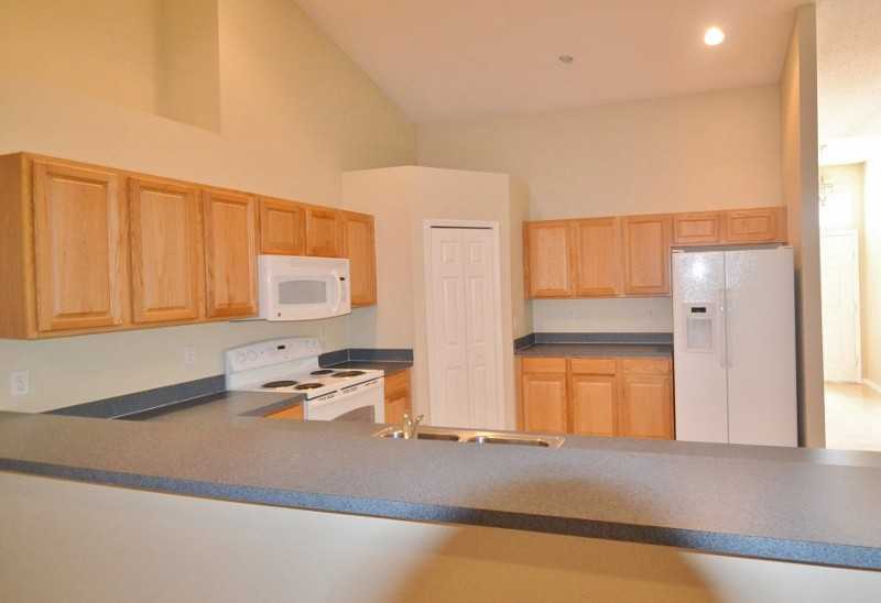 1046 Heather Glen Dr - Photo 2 of 10