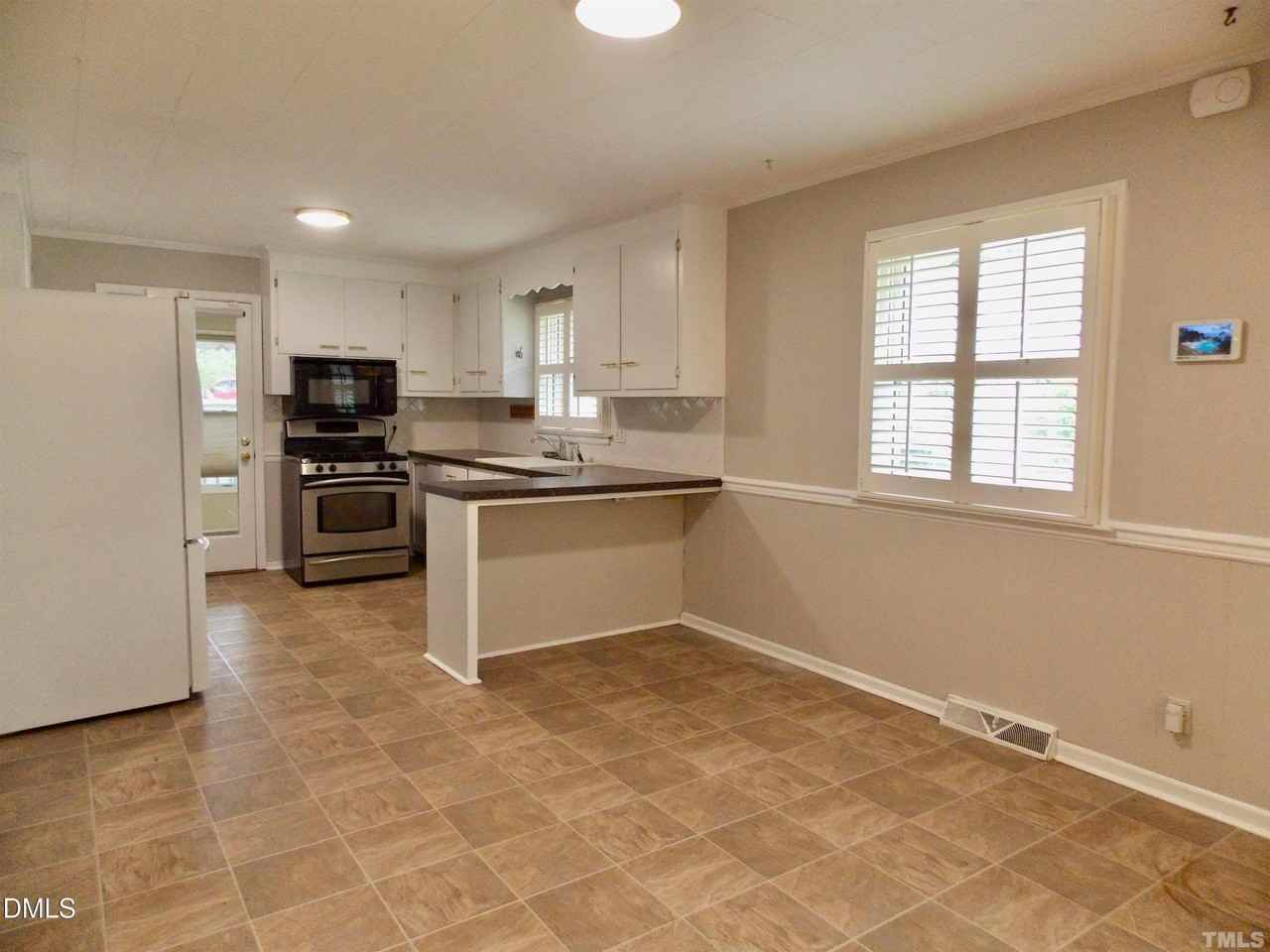 714 Carter Ave - Photo 7 of 21