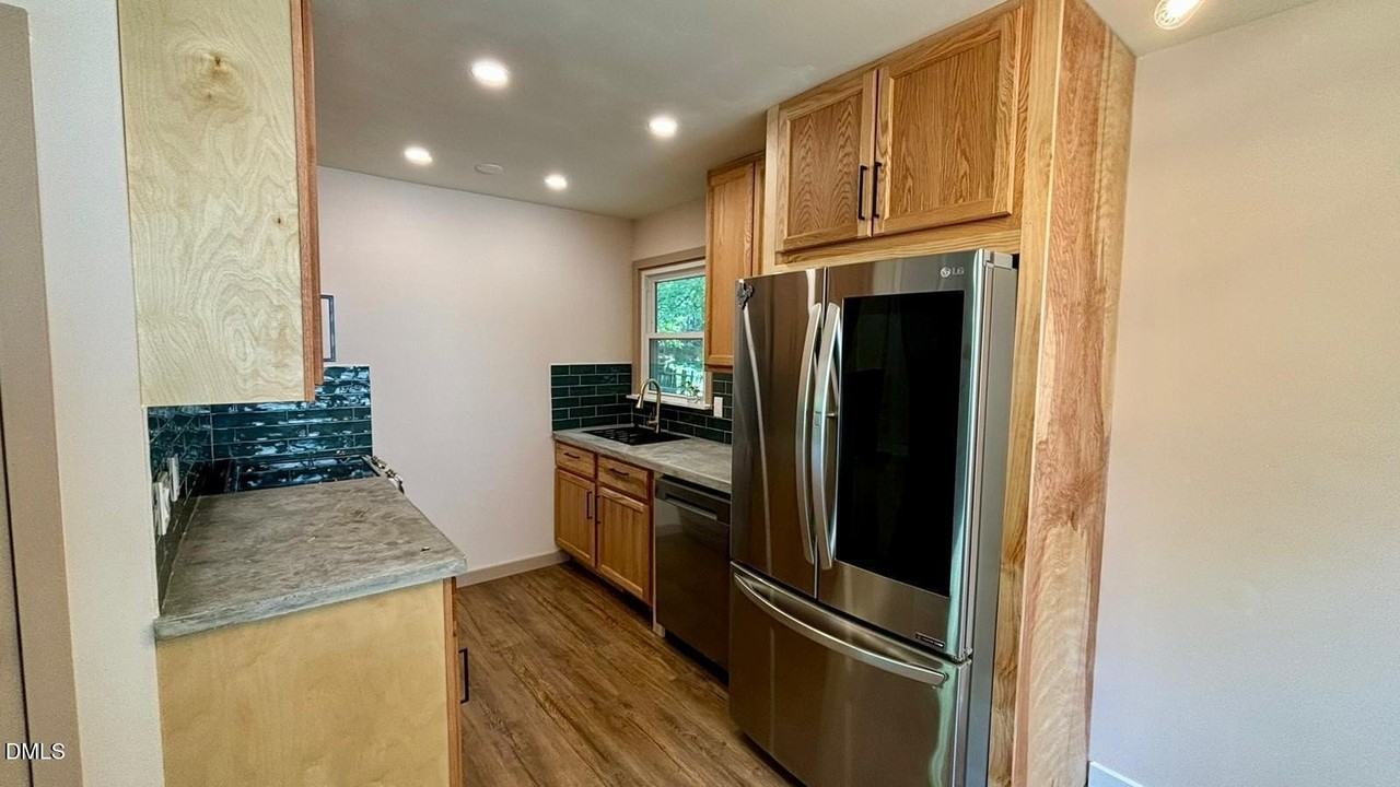1113 Suffolk Blvd - Photo 5 of 12