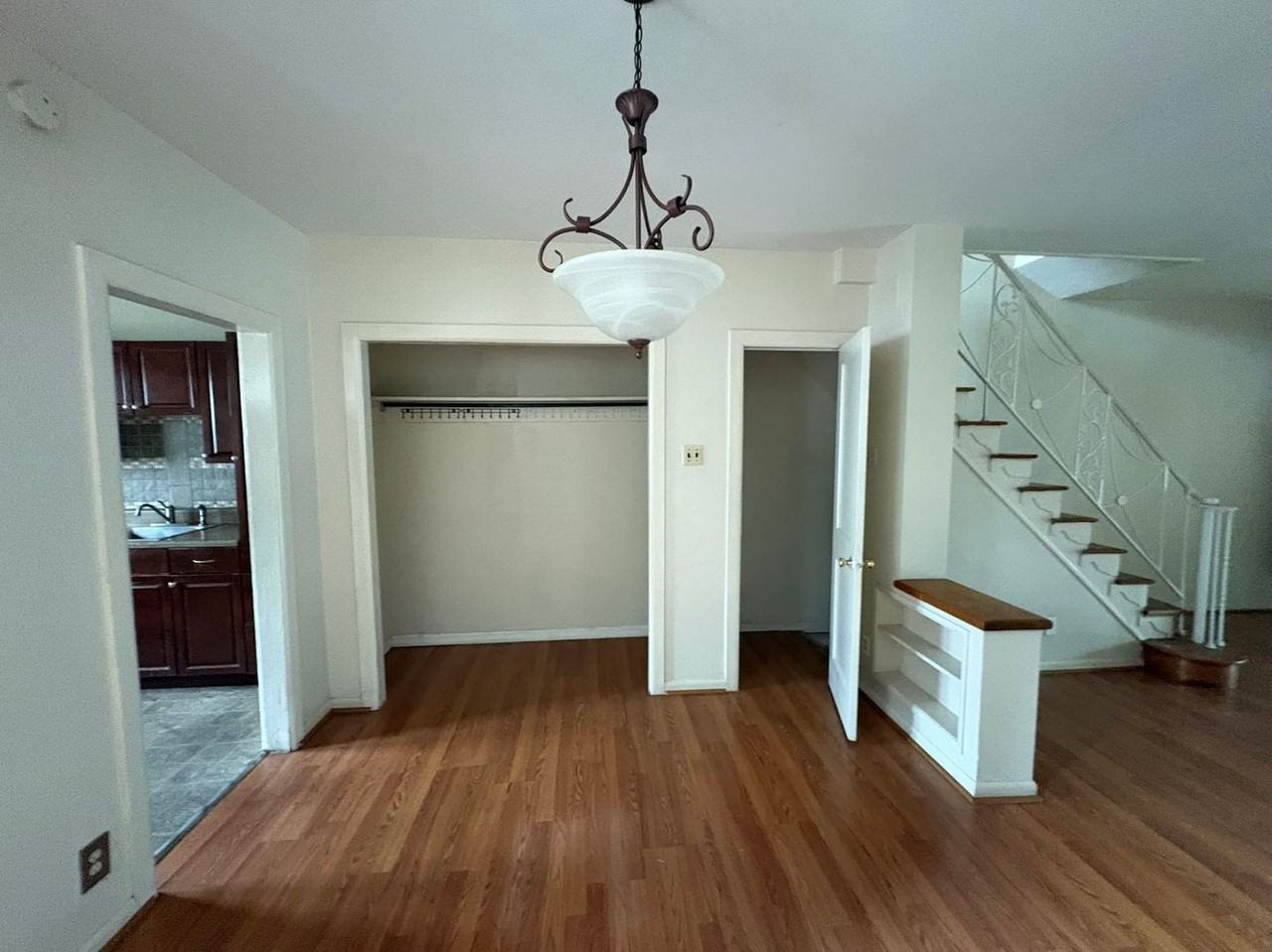 4112 Stirling St - Photo 5 of 13