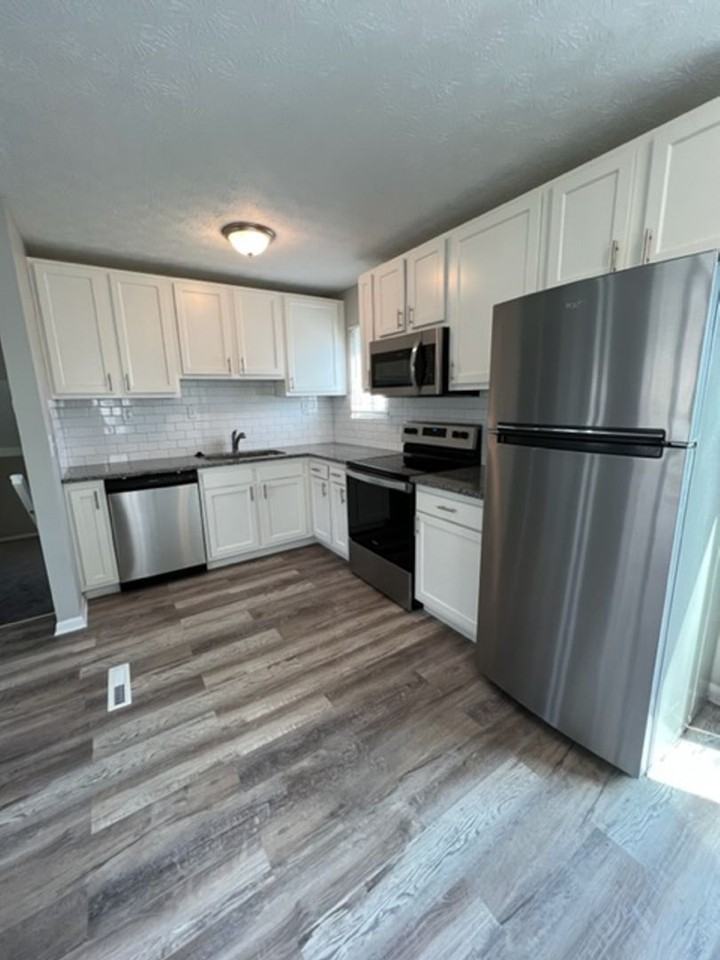 5441 Deforest Dr - Photo 3 of 21