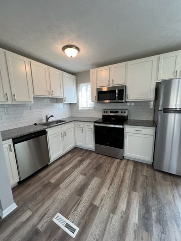 5441 Deforest Dr - Photo 6 of 21