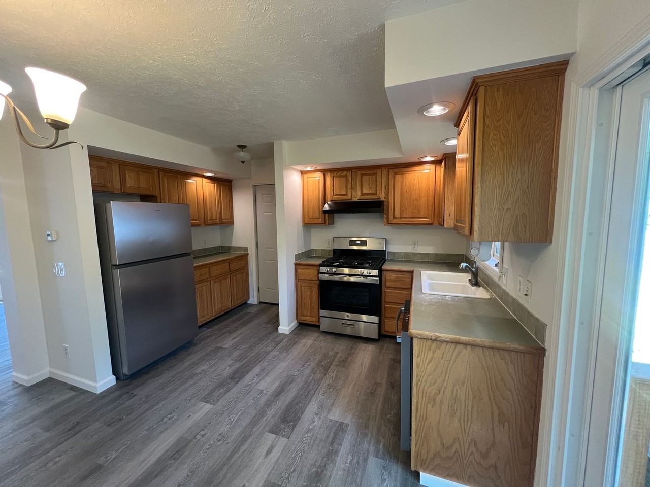 1600 Crescent St - Photo 2 of 11